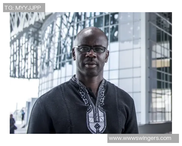 足球场上的霸气风范足球明星头像展现个性与魅力